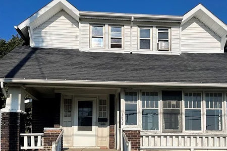 Multi Family House in Alliance, OH